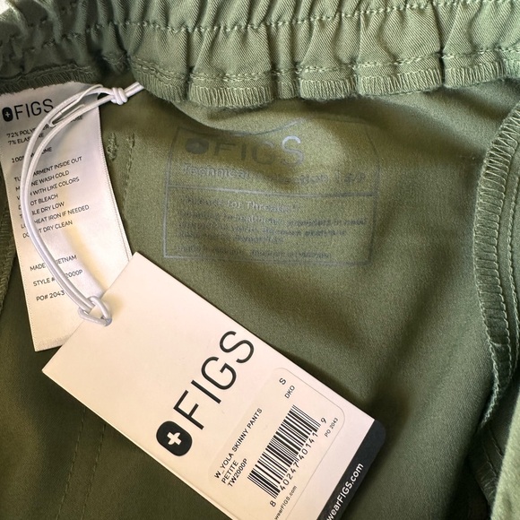 Figs Dark Olive Yola Small Petites. - Picture 4 of 4